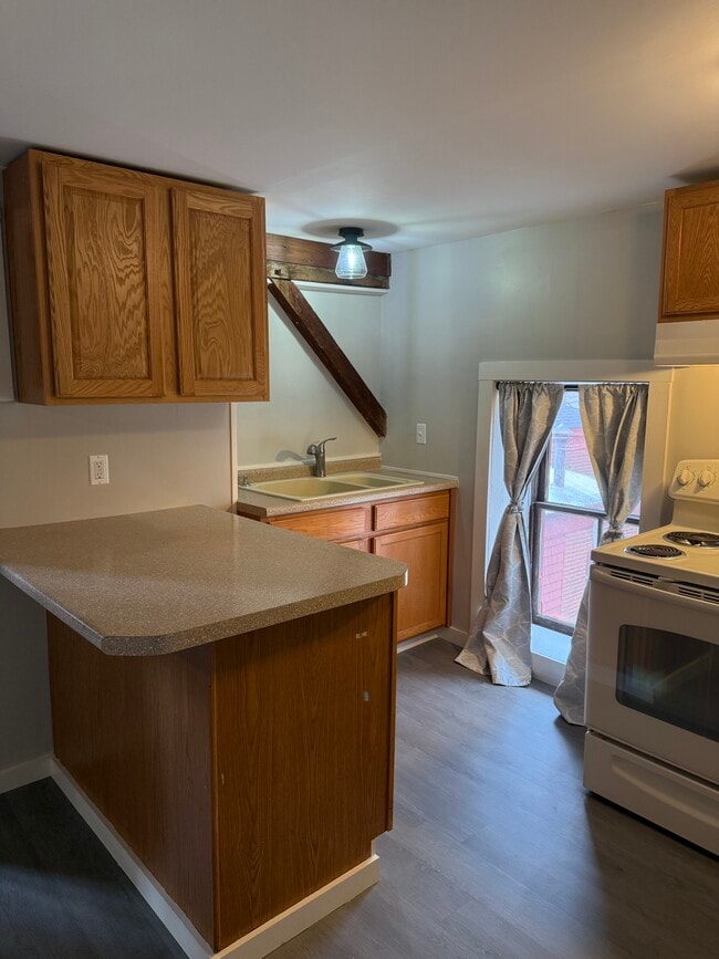 Building Photo - 40 Main St