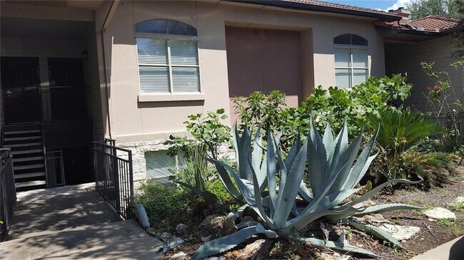 Foto del edificio - 6000 Shepherd Mountain Cove