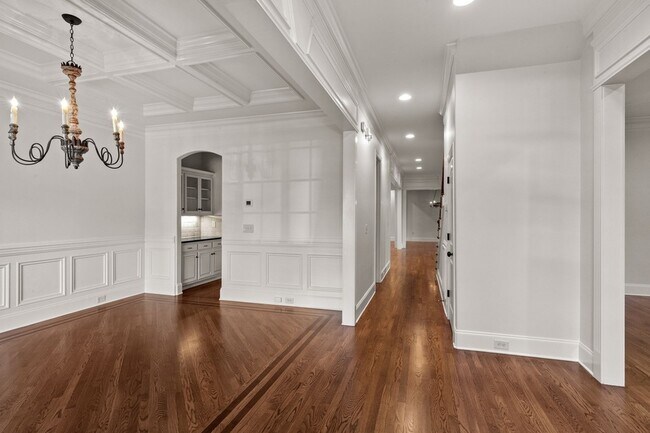 Foto del edificio - 2019 Overhill Dr