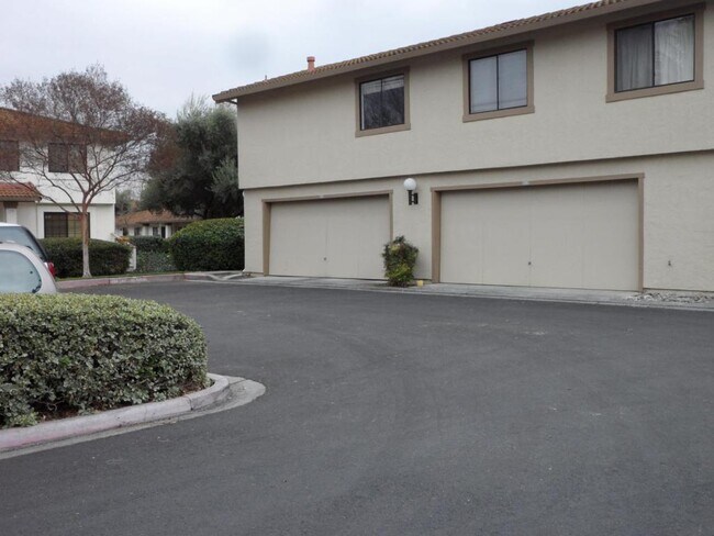 Building Photo - 438 Colony Crest Drive