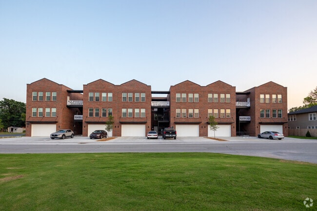 Building Photo - Reef Townhomes