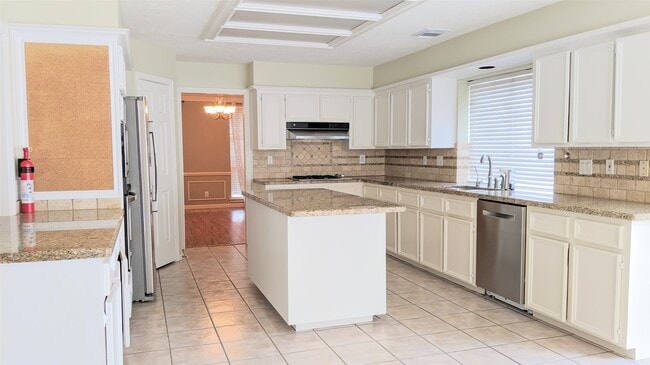 Building Photo - 1918 Shadow Forest Dr