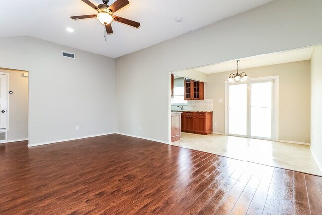 Building Photo - 3724 Clear Brook Cir