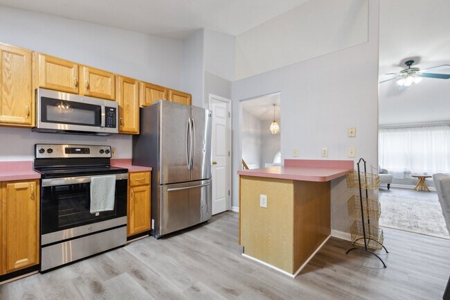 Building Photo - Welcome Home! Nestled in the serene cul-de...