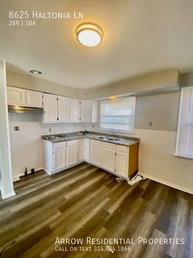 Building Photo - 8625 Haltonia | $935 | 2 BD 1 BATH with De...