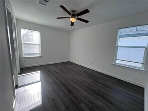 Building Photo - 9243 Seeker St