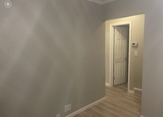 Building Photo - 2 Bedroom Single Family