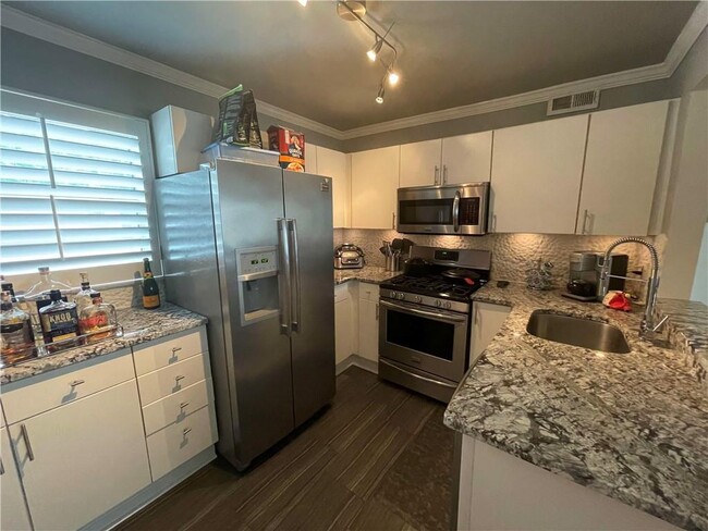 Foto del edificio - 2240 Cheshire Bridge Rd NE