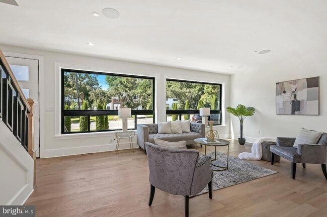 Foto del edificio - 5805 Massachusetts Ave