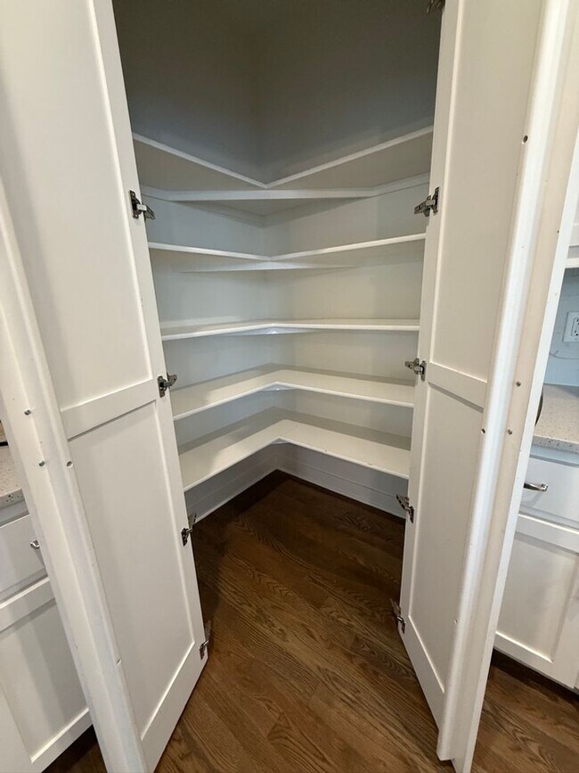 Foto del edificio - Beautiful 4-Bedroom 2-Story Home with Neighborhood Amenities