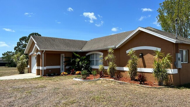 Building Photo - 1602 SW 16th Ct