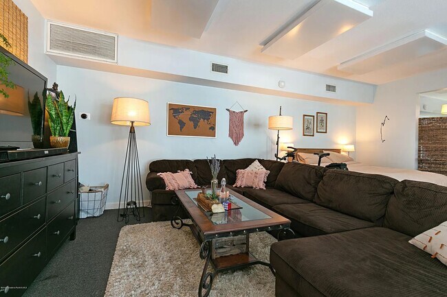 Foto del edificio - 490 N Craig Ave