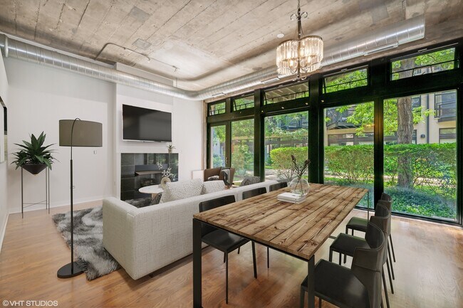 Foto del edificio - 1111 W 14th Pl