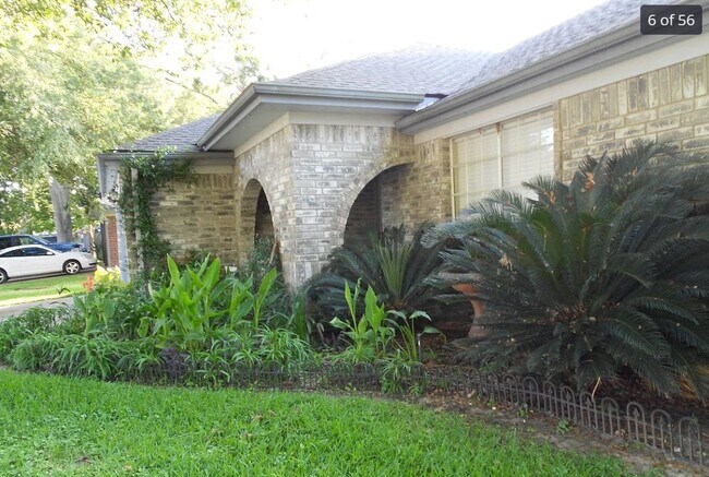 Foto del edificio - 7223 Yardley Dr