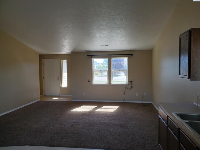 Building Photo - 6302 Maryhill Ln