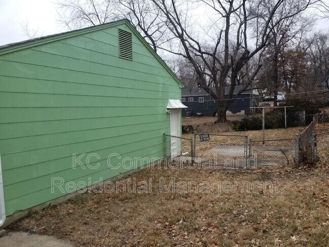 Foto del edificio - 8511 Crystal Ave