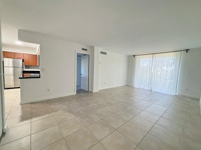 Foto del edificio - 680 NE 64th St