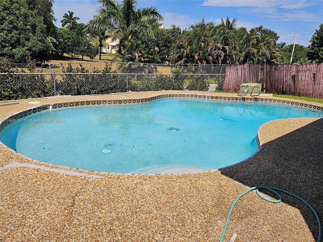 Primary Photo - 10131 SW 50th Ct