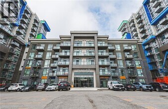 Building Photo - 460 Dundas St E