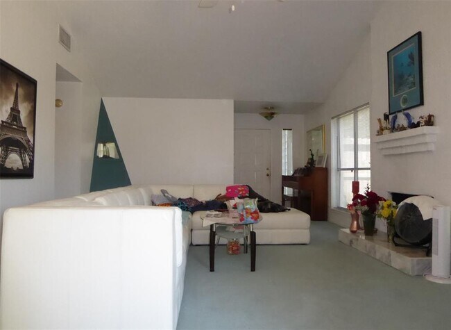 Foto del edificio - 2927 Shadow Trail Dr