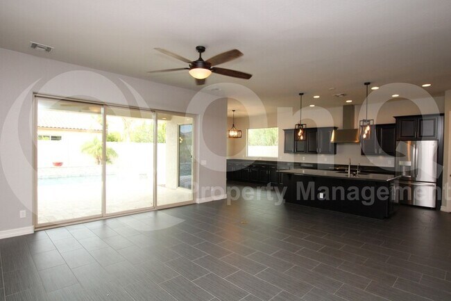 Building Photo - 3850 E Carob Dr