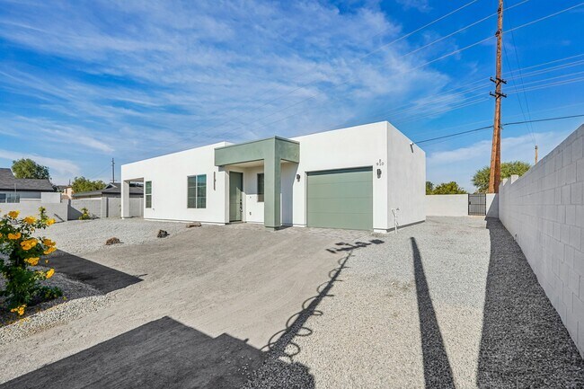 Foto del edificio - 910 E Roma Ave