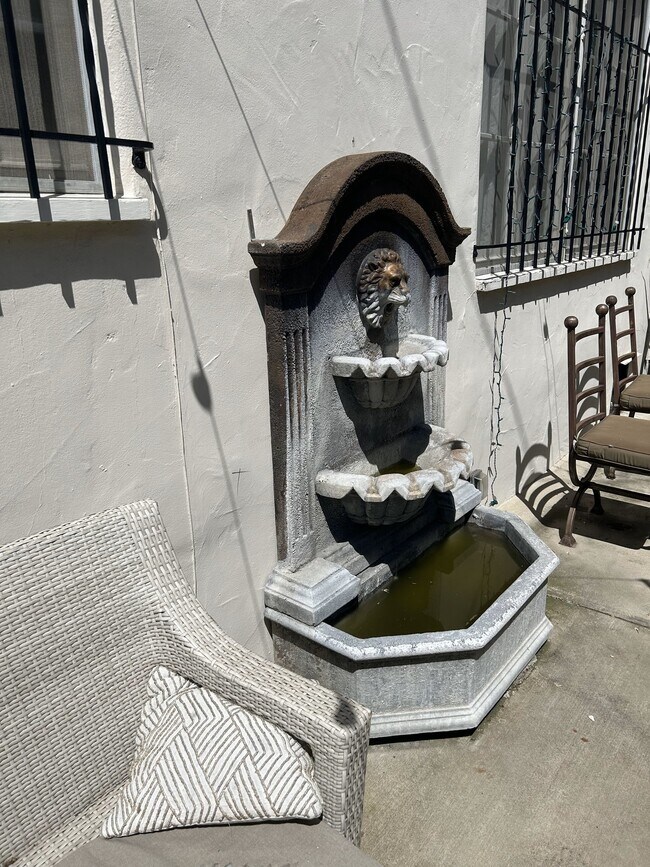 Foto del edificio - 420 S Detroit St