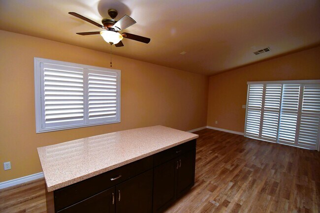 Foto del edificio - Traditional 3 Bed House - 2836 Woodland Pa...
