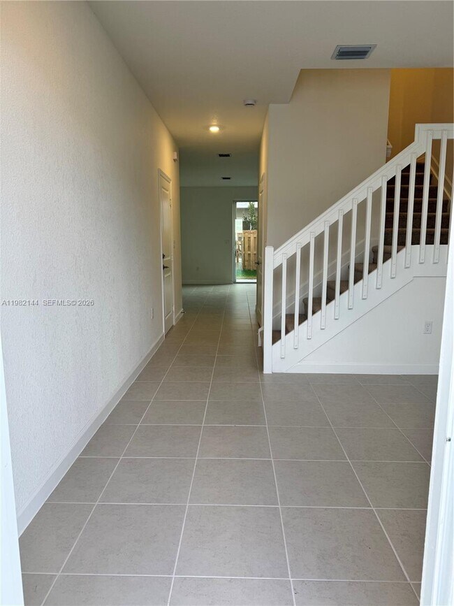 Foto del edificio - 656 SE 14th Ct