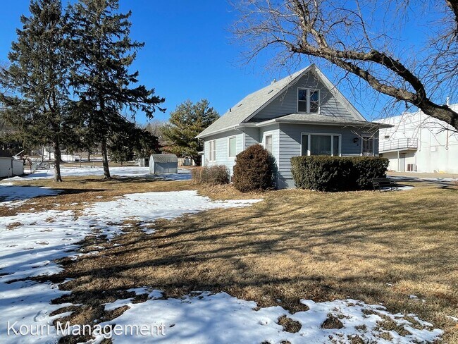 Foto del edificio - 3 br, 1 bath House - 2 Bennett Avenue