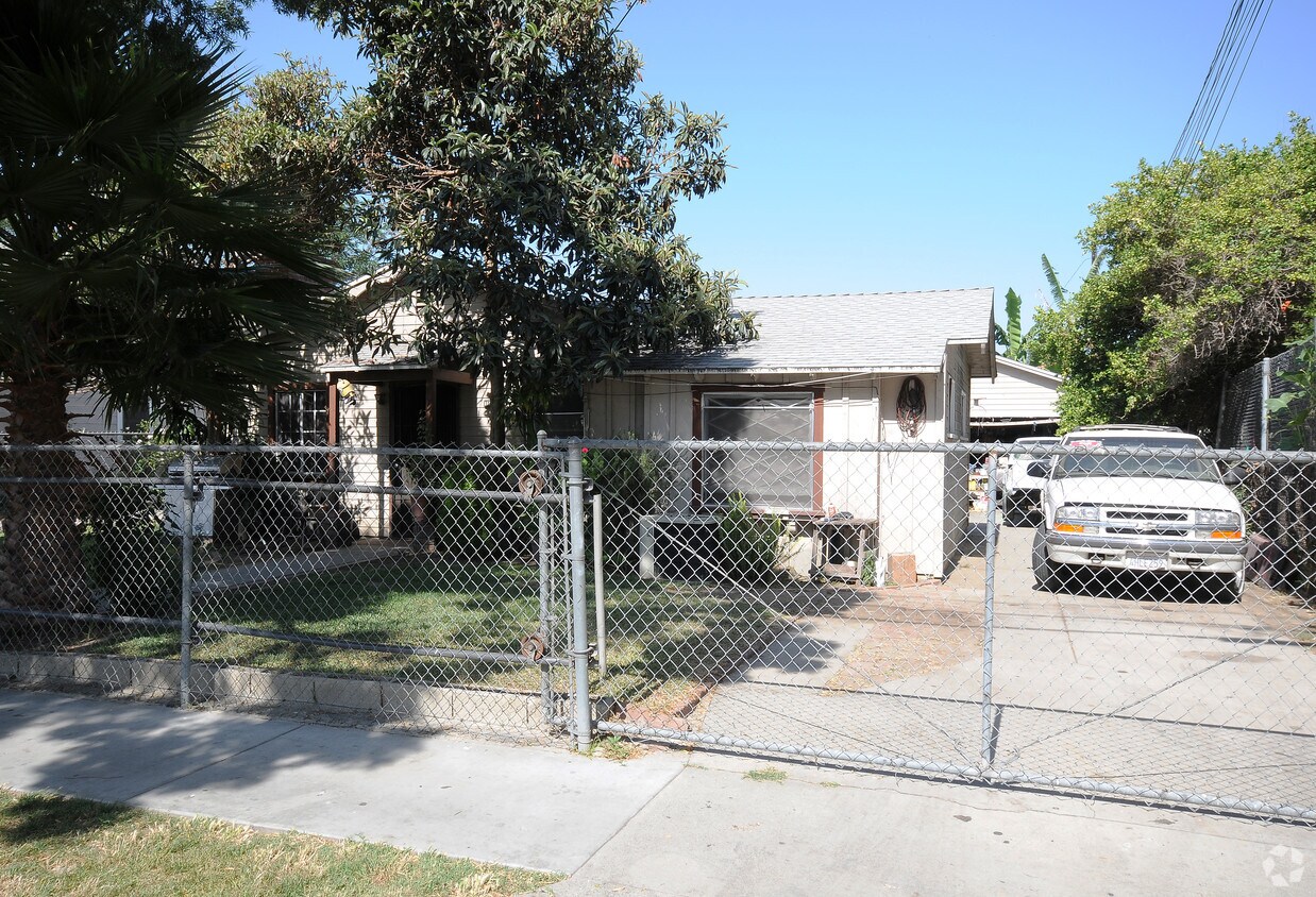 Primary Photo - 15301-15307 Gundry Ave