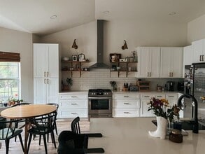 Building Photo - 1000 Blue Bird Ct