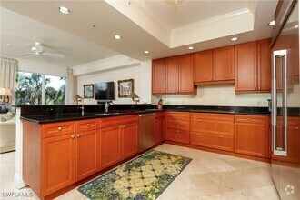 Building Photo - 8787 Bay Colony Dr