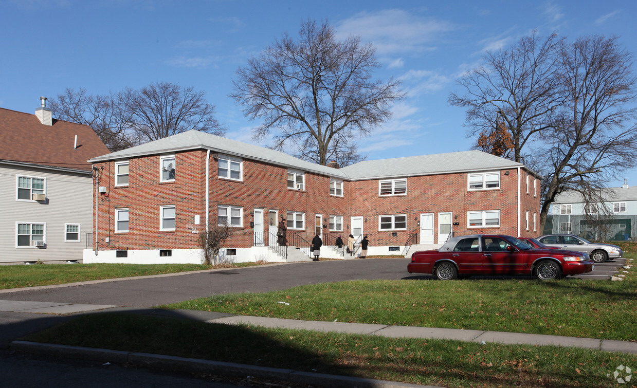 Primary Photo - 122 Earle St