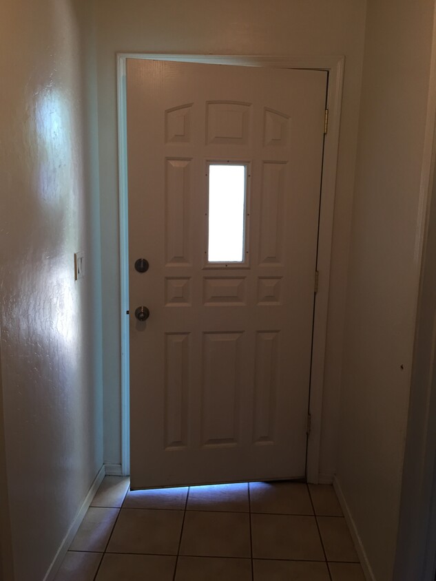 Foto principal - 3055 N Truwood Dr