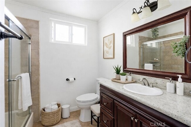 Building Photo - 7044 White Oak Ave