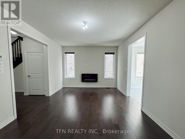 Photo du bâtiment - 48 Boathouse Rd