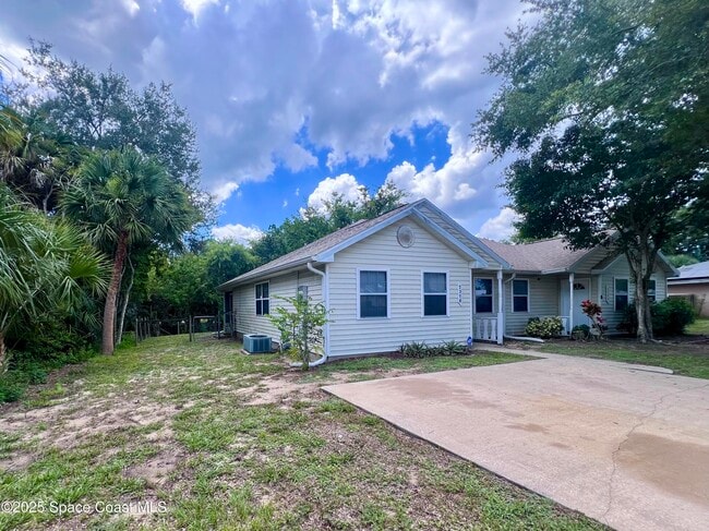 Building Photo - 2326 Talmadge Dr