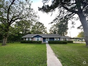 Building Photo - 1015 N Dogwood Ave