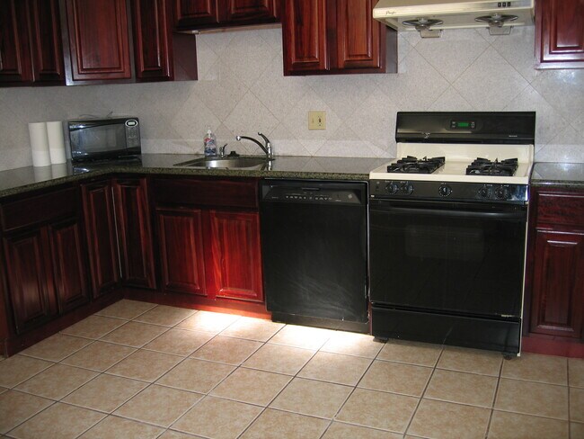 Building Photo - 717 Anza St