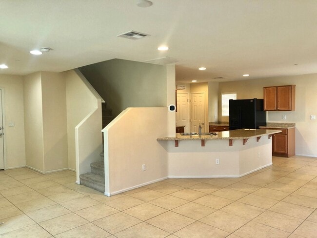 Building Photo - Beautiful  3Bed/3Bath home with a Loft nes...