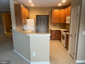 Building Photo - 812 Long Dr