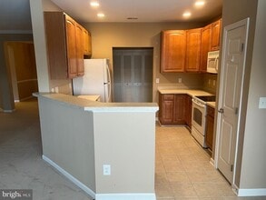 Building Photo - 812 Long Dr