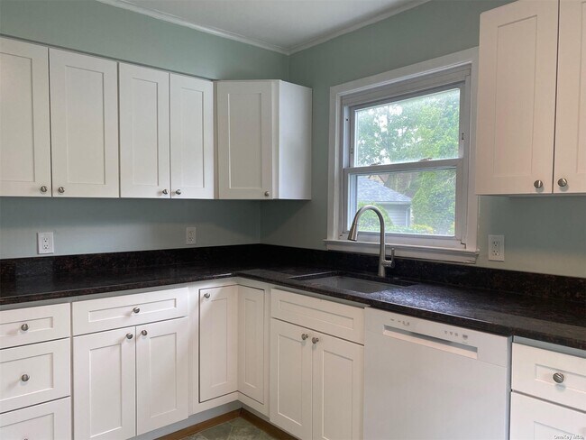 Building Photo - 50 Grand Pl