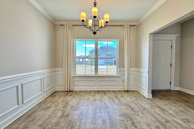 Foto del edificio - AVAILABLE EARLY DECEMBER (Small Pets Only)