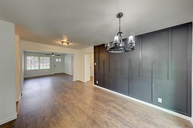 Foto del edificio - 2112 Walnut Ln