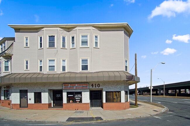 Building Photo - 2 Walnut St