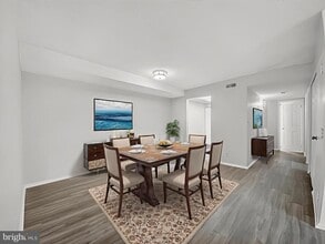 Building Photo - 7680 Tremayne Pl