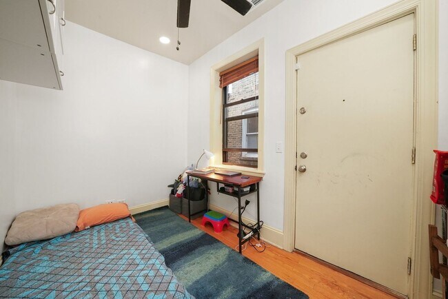 Foto del edificio - 7633 N Greenview Ave