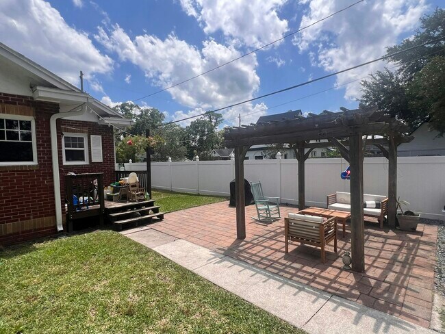 Building Photo - 4661 Astral St